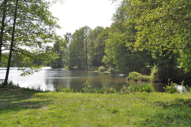 Ferienpark Tannenbruchsee Neustadt am Rubenberge Ngoại thất bức ảnh